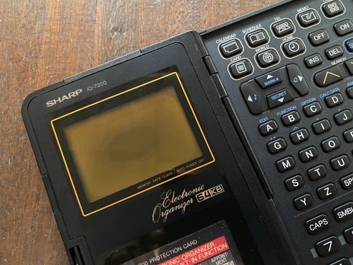 VINTAGE ELECTRONIC ORGANIZER SHARP IQ 7200 - Picture 2 of 6