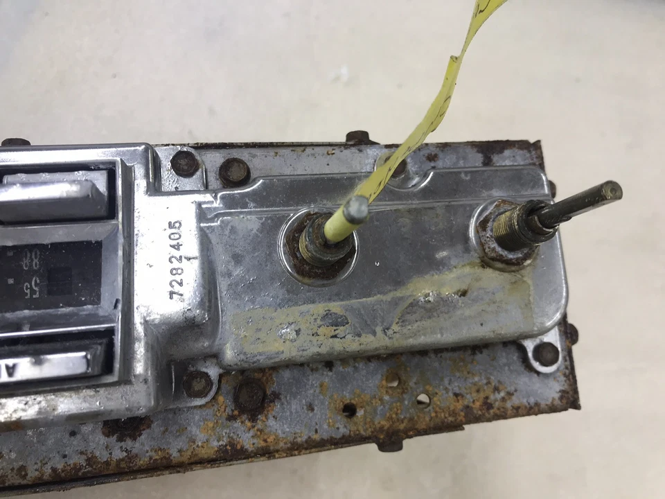 Cadillac 1966 cupé Deville AM FM radio repuestos o restauración  Foto 2 de 4