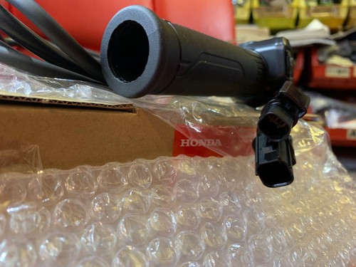HONDA GENUINE VFR800 F X LEFT L/H HEATED GRIP 2014-2017 35520-MJM 35520MJM305 - Picture 2 of 3