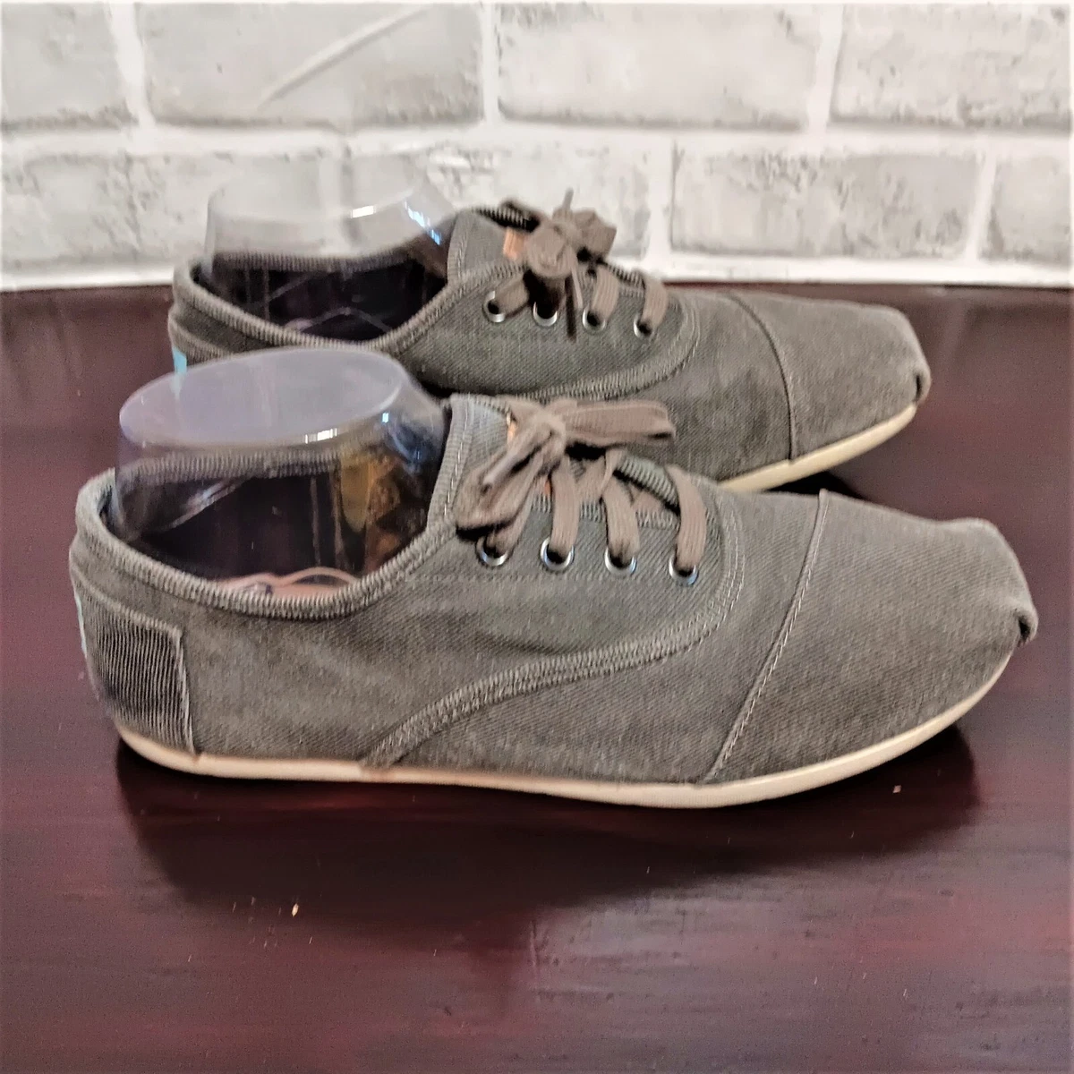 TOMS Grey Original Canvas Shoe Women 9.5 Slip One Clean Worn once LOVE XOXO