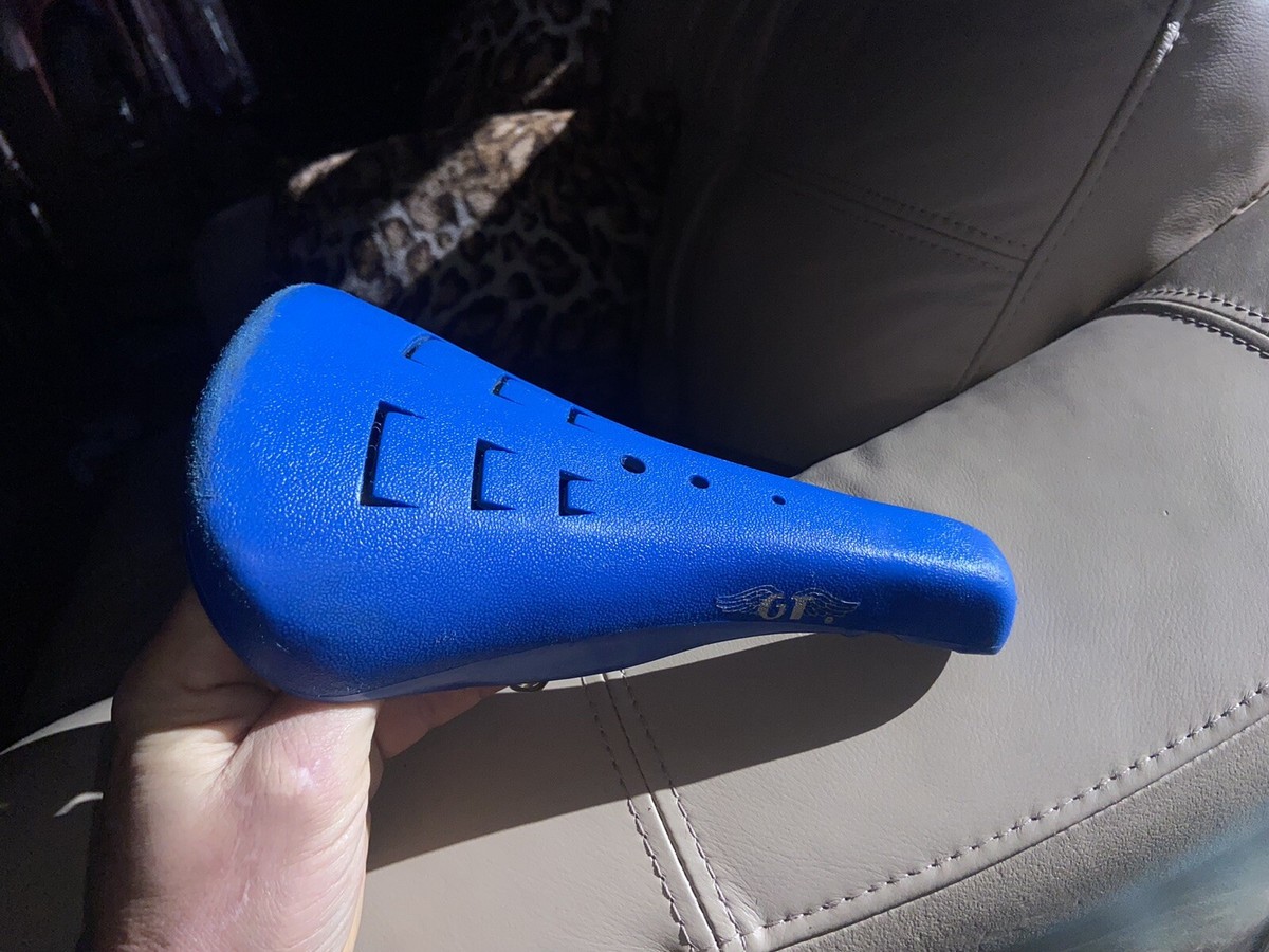 GT SEAT w Gold guts White WING LOGO Bmx VISCOUNT 2188 BLUE GT SEAT w Gold guts White WING LOGO Bmx VISCOUNT 2188 BLUE