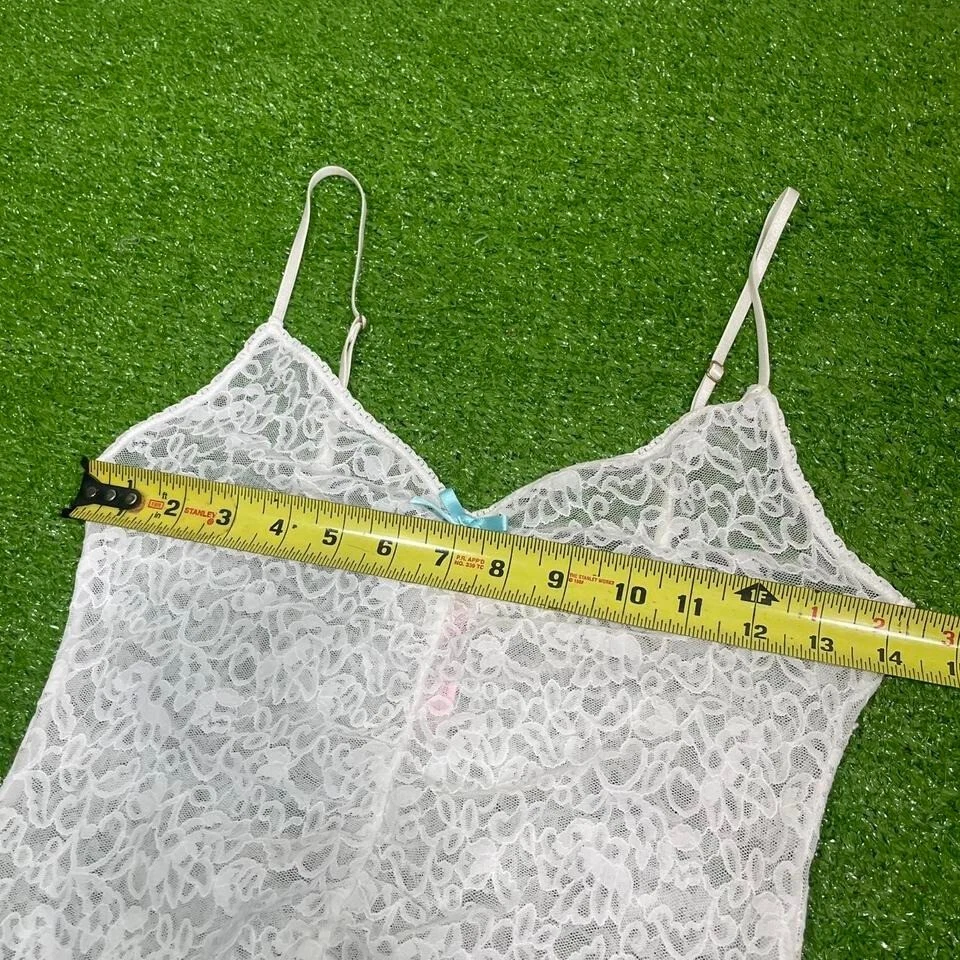 UNDERCOVER Victorias Secret Y2K "The Lacie" bianco pizzo slip lingerie mini abito orlo arricciato