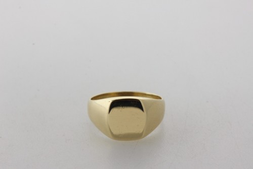 18K Yellow Gold Square Rounded Front Signet Style Ring - Size 5 - Picture 4 of 9