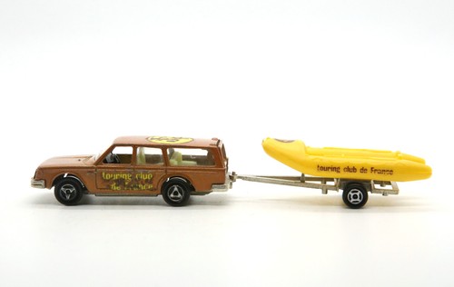 Majorette escala 1:60 - Volvo 245 DL con barco y remolque - Touring Club of France - Imagen 15 de 22