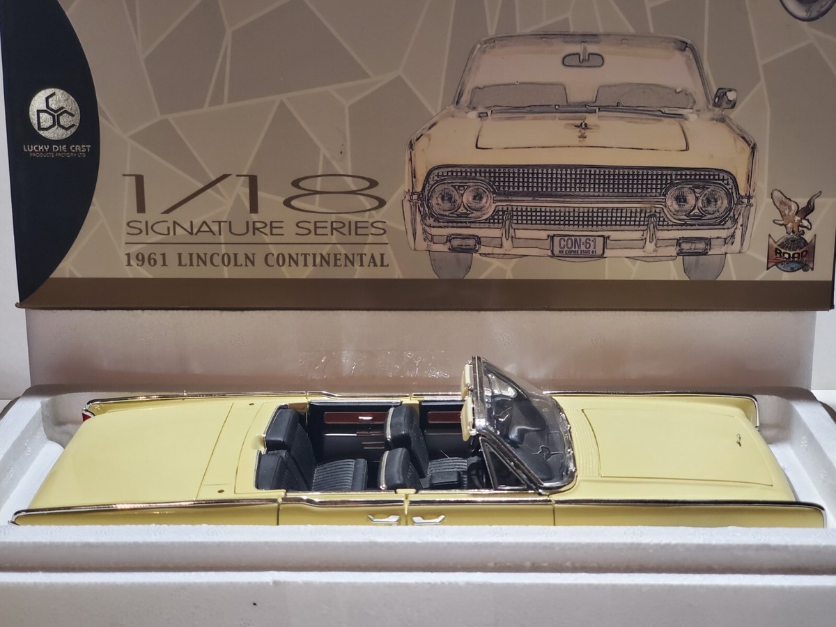 No392 ミニカー1/18箱あり Lincoln Continental Signature Series 1961 Lincoln Continental Limousine 1:18