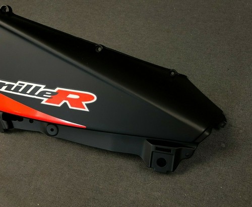 NUOVISSIMO ORIGINALE APRILIA RSV 1000 2001 NERO L/H ESTERNO. CONDOTTO ARIA AP8149280 - Foto 3 di 5