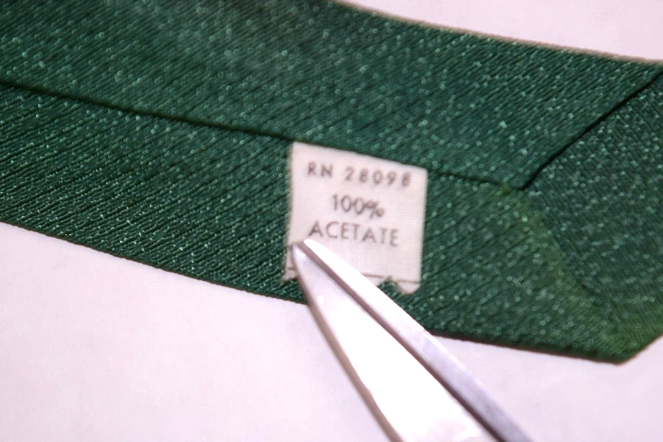 Corbata de cuello de colección trébol pintado a mano años 60 acetato verde corbata delgada 51" x 2 1/8" Foto 3 de 4