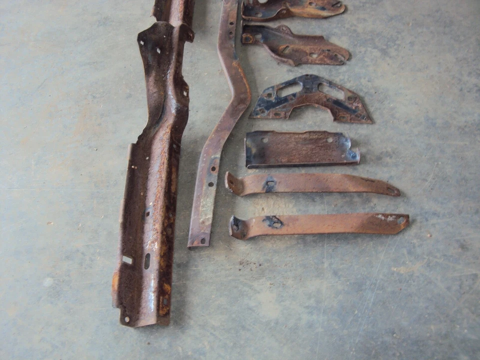 Pontiac Grand Prix 1969 1970 juego de soportes de parachoques delantero 69 70 Foto 2 de 3