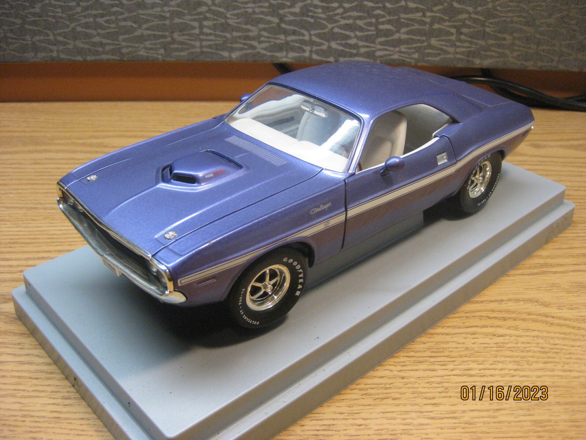 1/18 1970 DODGE CHALLENGER R/T ERTL AMERICAN MUSCLE #7251 1/18 1970 DODGE CHALLENGER R/T ERTL AMERICAN MUSCLE #7251
