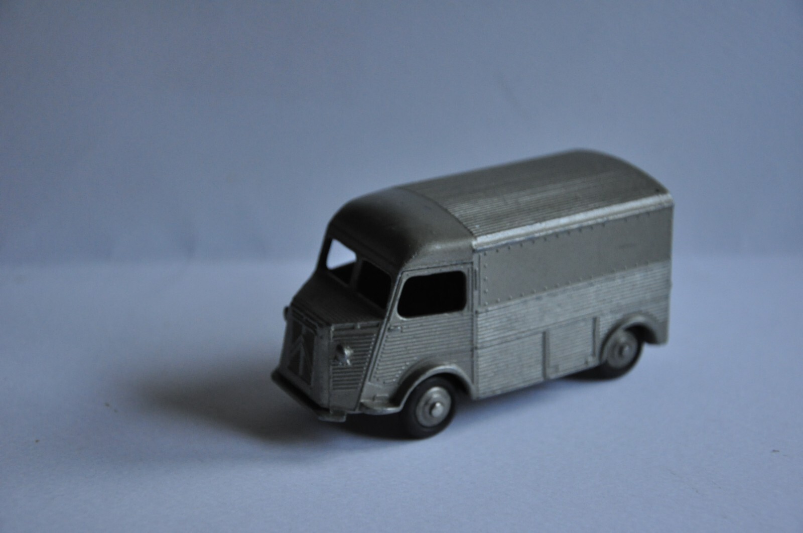 美品　激レア 仏製　DINKY TOYS CITROEN1200kg ミニカー 美品 激レア 仏製 DINKY TOYS CITROEN1200kg ミニカー