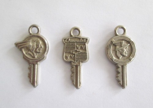 General Motors 1950 Gumball Cracker Jack Premio LLAVE Dijes Pontiac Mercury Chev - Imagen 1 de 5