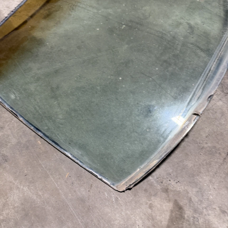 79-85 Mazda RX7 переднее лобовое стекло стекло SA FB местный пикап: COLORADO - Изображение 2 из 4