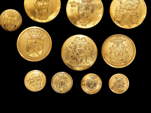 Sweden: Interesting Assortment of Swedish Gilt Uniform Buttons (17) +1 - Picture 4 of 5