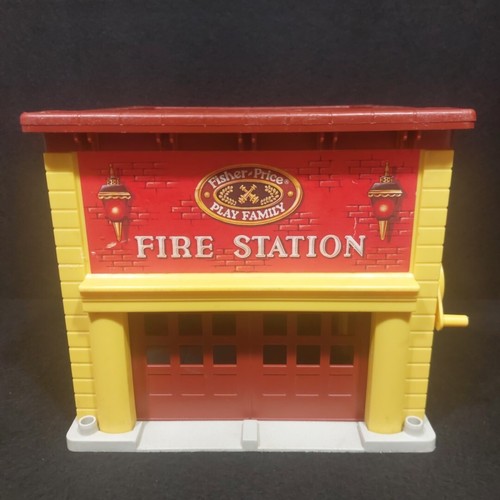 Vintage USA Fisher Price Little People Fire Station 1979 #928 Bell & Door Works - Picture 1 of 11