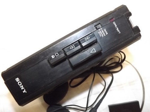 Sony Walkman WM-F12 FM/AM Stereo Cassette Player & MDR-02 headphones For Repair - Bild 3 von 13