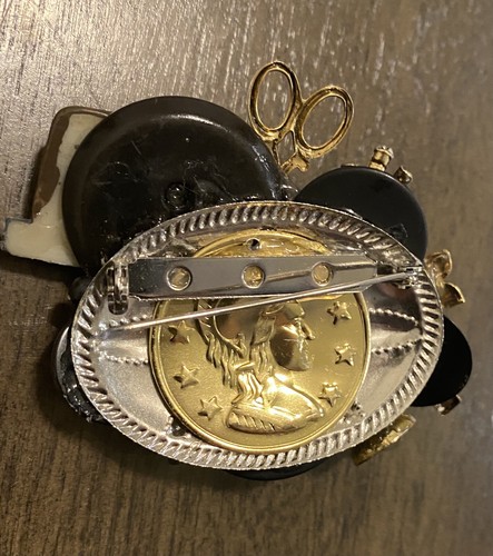 Women’s Teacher School Supplies Broche Pin Apparel - Picture 4 of 4