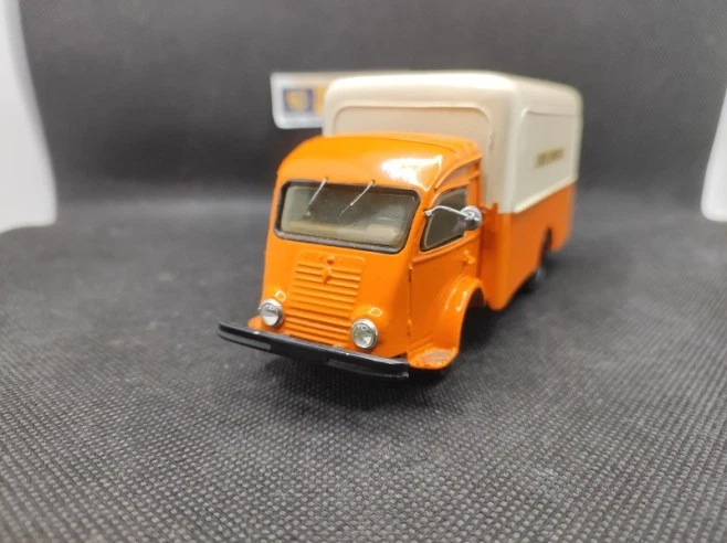 Véhicules miniatures 1:50 Renault