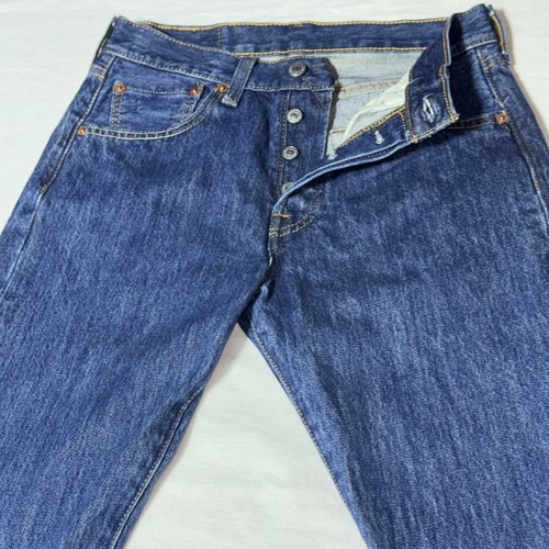 Levi's 501 Herrenjeans 28 x 32 dunkle Waschung Knopfleiste klassisch Denim gerades Bein gebraucht, in einwandfreiem Zustand