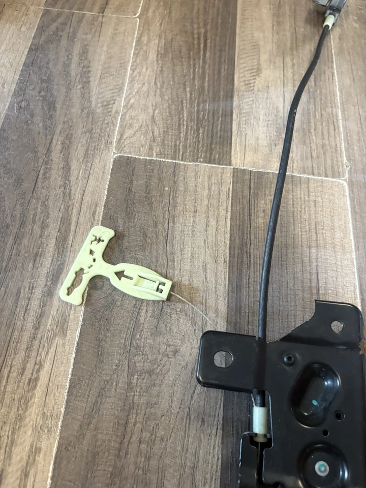 ⭐️ Pestillo de bloqueo de tapa de maletero trasero Ford Fusion 2006-2008 OEM Foto 3 de 4