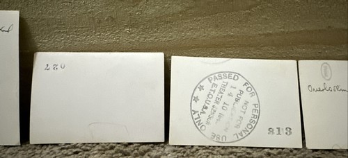 Lote De 5 Fotos De Colección Blanco y Negro 3.5” X 2.5” Dama Relajante, Hombres En Fiesta - Imagen 8 de 9