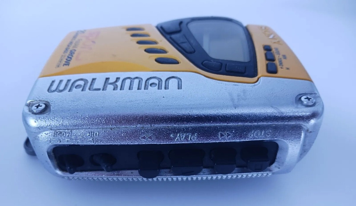 Vintage 90s Nice Sony WM-FS499 Sport Walkman Tape AM/FM Vintage 90s Nice Sony WM-FS499 Sport Walkman Tape AM/FM