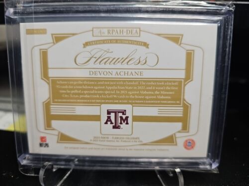 2023 Panini Flawless Collegiate DeVon Achane SILVER / 25 RC PATCH AUTO #RPAHDEA - Picture 2 of 6
