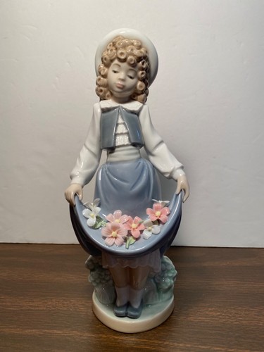 NAO by Lladro #1005 "The School Girl" Holding Flowers~1986~RP $170,Retired~MINT - Picture 8 of 12