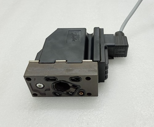 SAUER DANFOSS 11084100 SOLENOID VALVE PVEO 11084100 24Volt - Picture 6 of 8