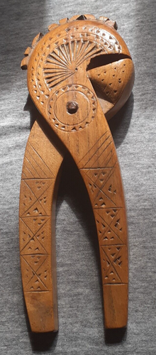 Treen Wooden Nutcrackers Chip Carved Decoration , 100 gms, 8 in., folk art EU - Picture 2 of 6