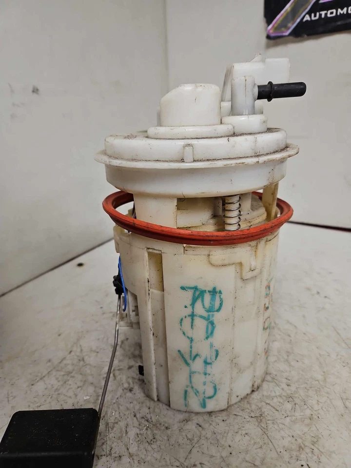 04-08 SUZUKI FORENZA RENO Conjunto de bomba de combustible Sensor de nivel de gas Unidad de envío OEM Foto 3 de 4