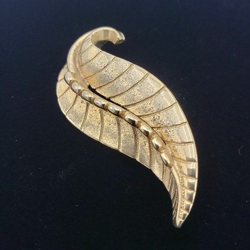 Sarah Coventry Gold Tone Abstracted Leaf Brooch Pin Vintage Floral - Picture 2 of 5