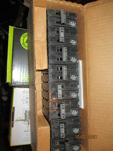 8 SIEMENS D215 / D215 circuit breakers New in Factory Box - Picture 2 of 4