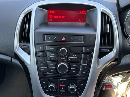 2014 Vauxhall Astra Tourer SRi 2.0 CDTI 165e - Picture 17 of 22