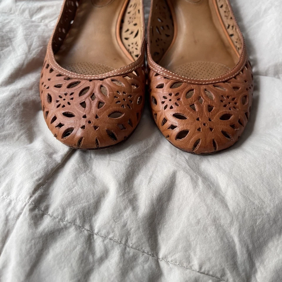 Corso Como Vero Cuoio Floral Corte Láser Cuero Skimmer Pisos Hecho en Brasil 9.5 Foto 2 de 4