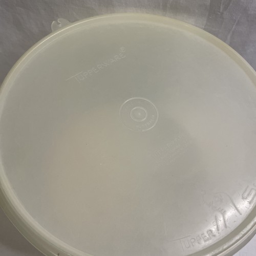 Vintage Tupperware Canister Large Storage 267 23cm Wide 15.5cm Tall Clear W/ Lid - Picture 2 of 7