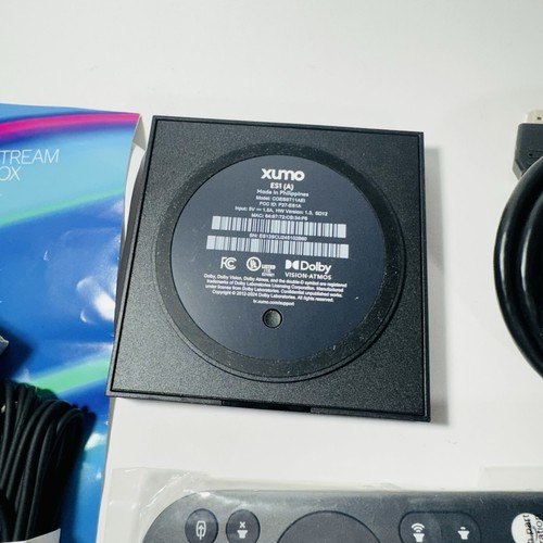 Xumo Stream Box ES1 4K UHD Reproductor multimedia de transmisión Control remoto por voz y adaptador de corriente - Imagen 3 de 3