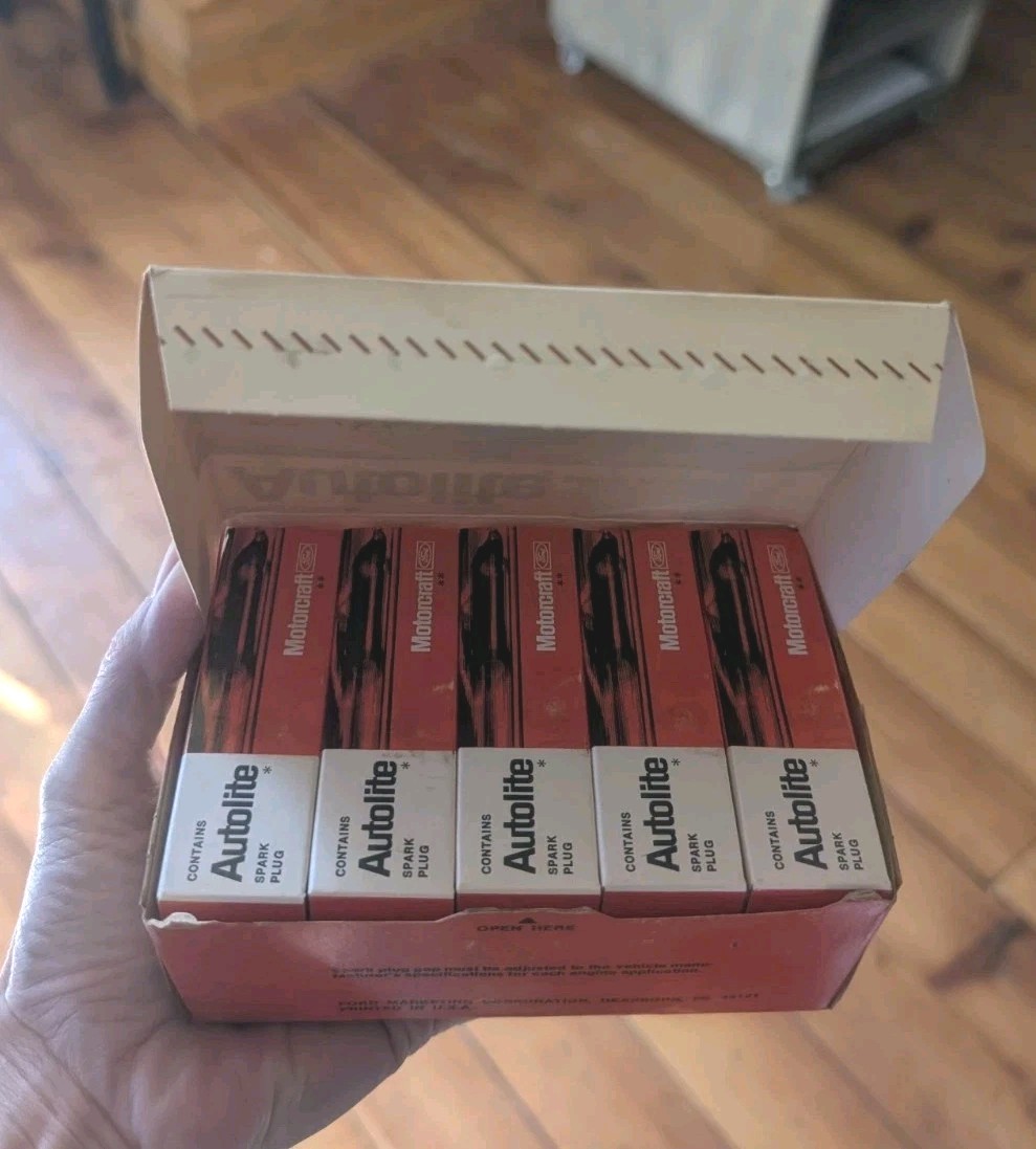 VINTAGE AUTOLITE spark plug NEW UNUSED NOS # AT42 BOX OF 10