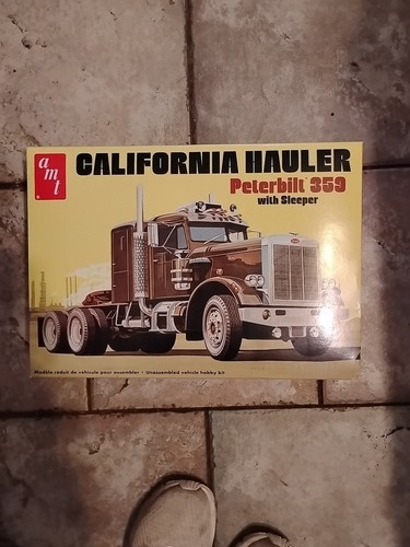 1/25 AMT T500 Peterbilt 359 1969 California Hauler plus Built Junkyard As Is