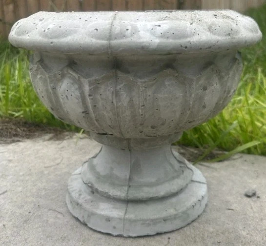 Maceta de urna de hormigón estilo vintage - Maceta de jardín exterior de alta resistencia (20 libras) EE. UU. Foto 3 de 4