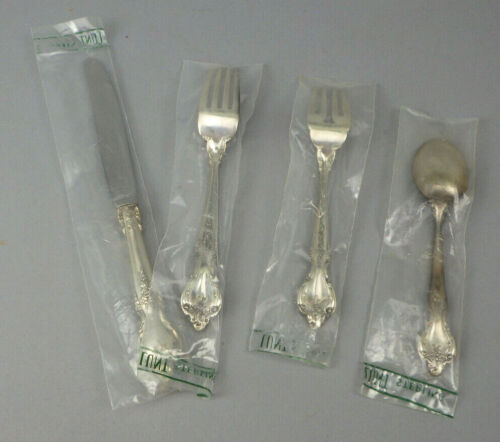 4 piezas Lugar Ajuste Lunt DELACOURT Plata Esterlina Flaware Nuevo en Paquete Nuevo Sellado - Imagen 3 de 4