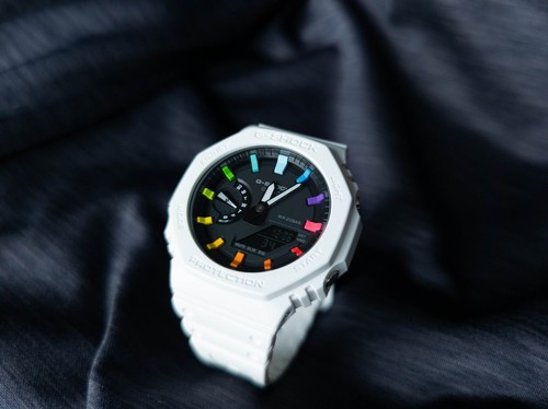 Mod personalizzato Casio G-Shock quasioak dipinto a mano GA-2100 bianco arcobaleno modificato - Foto 4 di 8