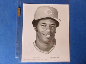 KEN-GRIFFEY-SR-SIGNED-8x10-PHOTO-CINCINNATI-REDS-PROMO-PHOTO