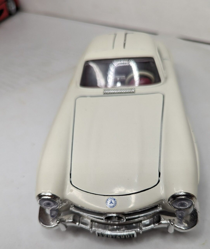 Vintage Bburago 1 /18 Scale White 1954 Mercedes Benz 300 SL Toy Model Car - Picture 10 of 16