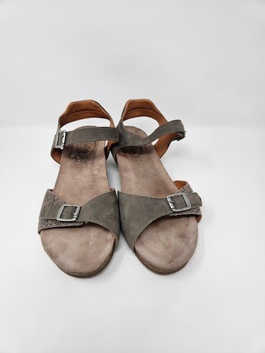 Taos Sandal Women Size US 9 EU 40 Green Traveler Suede Buckle Wedge Ankle Strap - Picture 2 of 11