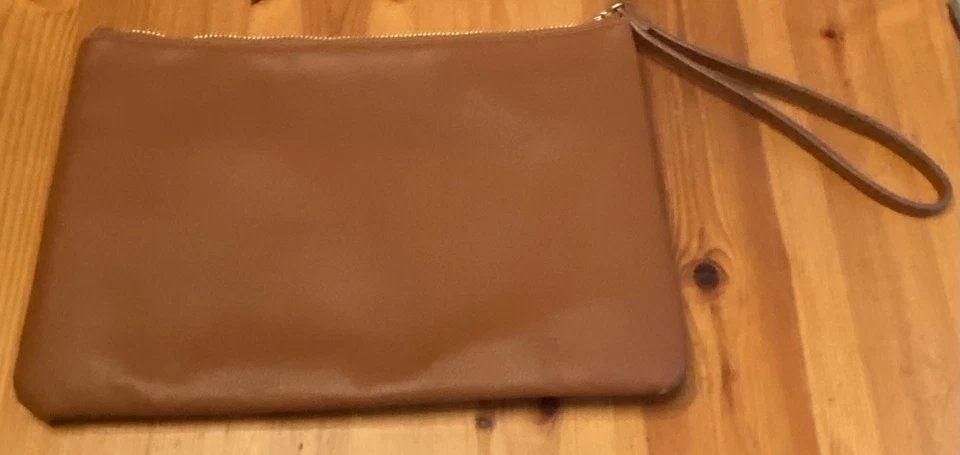 Charlie Paige Muñequera Correa Cartera Tema Piña 8” X 11” Marrón  Foto 4 de 4