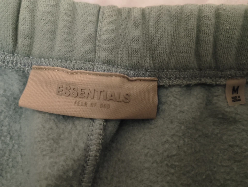 Sudadera corta Fear of God Essentials para hombre sicómoro talla mediana Foto 4 de 4