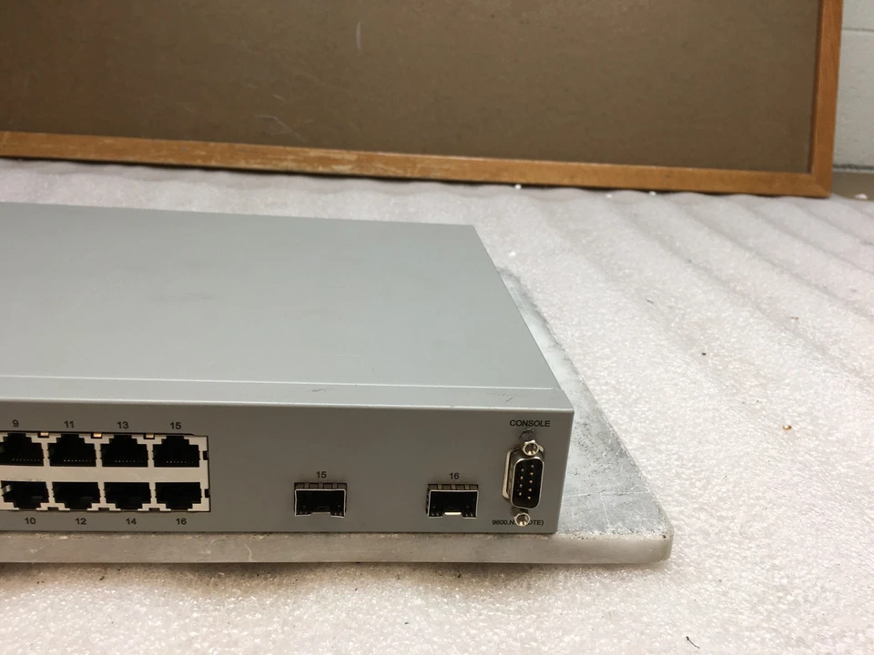 Allied Telesis AT-GS950/16PS Gigabit WebSmart Switch 16 Port - Image 3 of 4