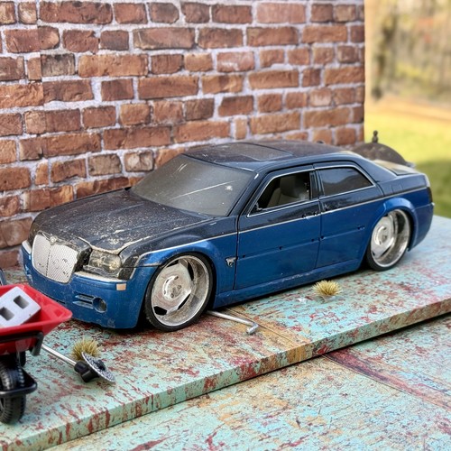 1/18 Chrysler 300C Blue/Black JADA DUB City | Diorama Model Car Parts - Picture 2 of 6