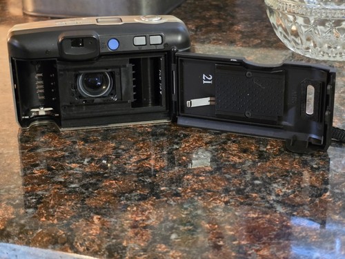 Bell & Howell PZ2300 38-120mm Zoom  35mm Film point & shoot camera With Case  - Picture 6 of 14