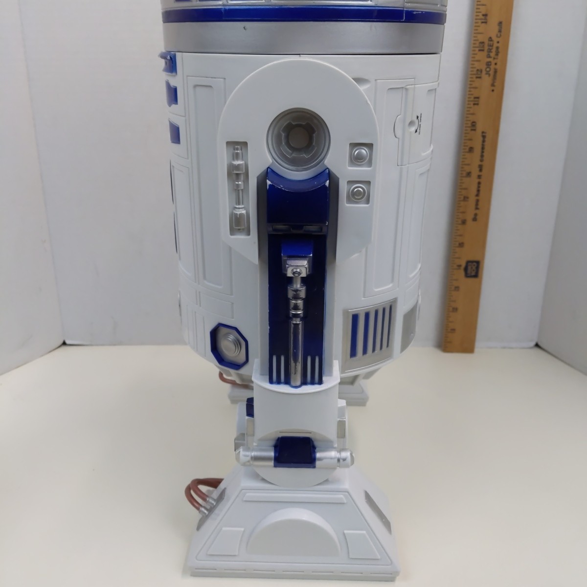 R2D2 フィギュア　スターウォーズ　Talking Action Figure Amazon.com: Star Wars R2-D2 Talking Figure – 10 1/2 Inch